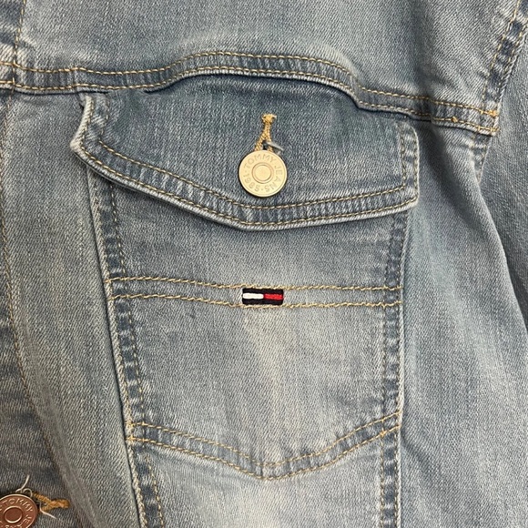 Tommy Hilfiger women’s cropped denim jacket size medium - Picture 2 of 4